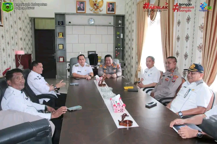 BUPATI DAN WAKIL BUPATI SILATURAHMI KE POLRES PADANG LAWAS
