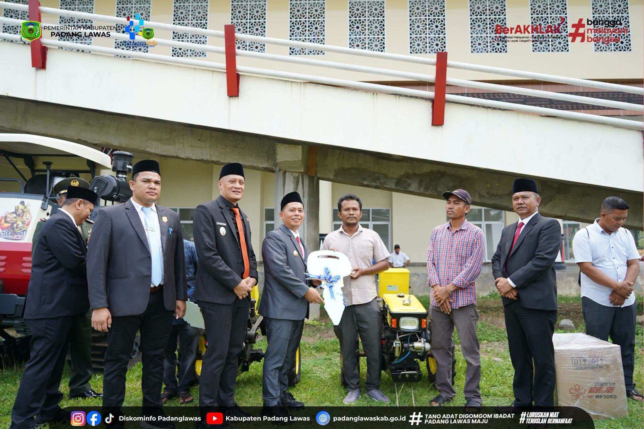 PIMPIN UPACARA HARI KESAKTIAN PANCASILA, SERTA PEMBERIAN BANTUAN