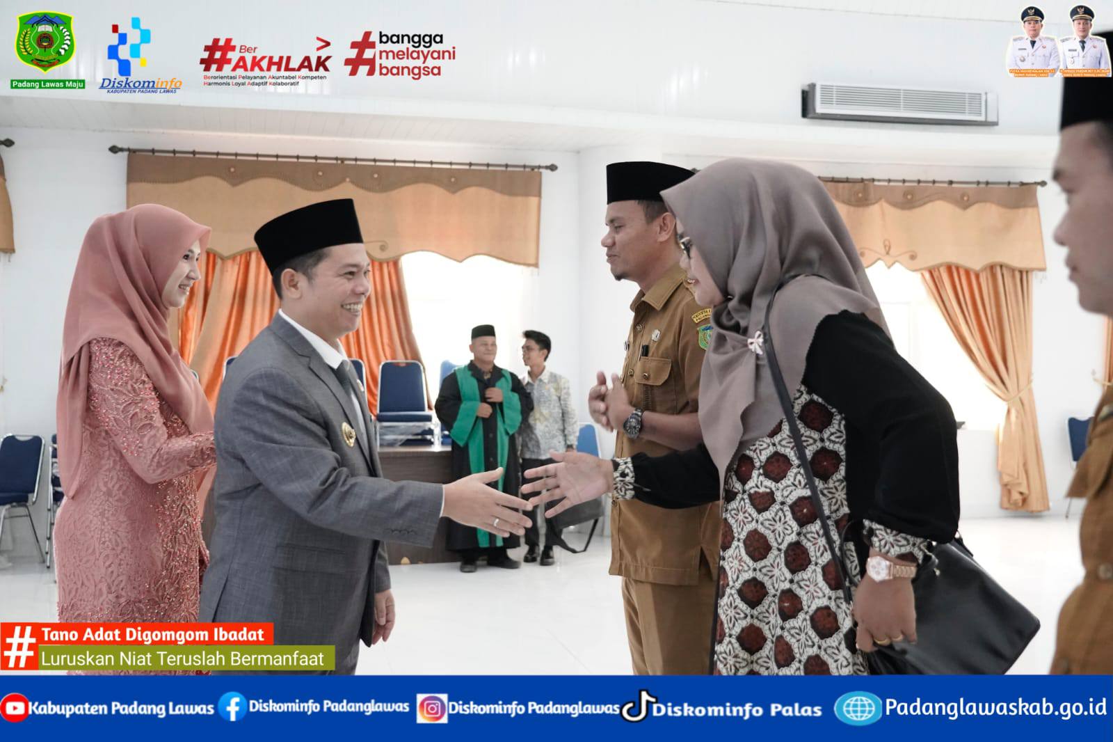 BUPATI PADANG LAWAS PUTRA MAHKOTA ALAM HASIBUAN SE SECARA RESMI MELANTIK PEJABAT FUNGSIONAL GURU
