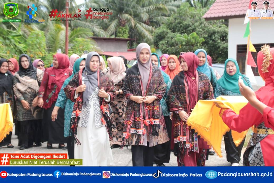 PERERAT SILATURAHMI DAN KOMUNIKASI ANTARA TP PKK KABUPATEN PADANG LAWAS DENGAN PKK KECAMATAN AEK NAB