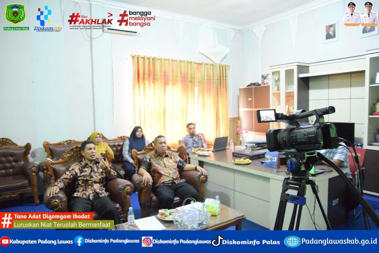 PRESENTASI KETERBUKAAN INFORMASI PUBLIK, KOMITMEN MENUJU PEMERINTAHAN YANG TRANSPARAN DAN AKUNTABEL.