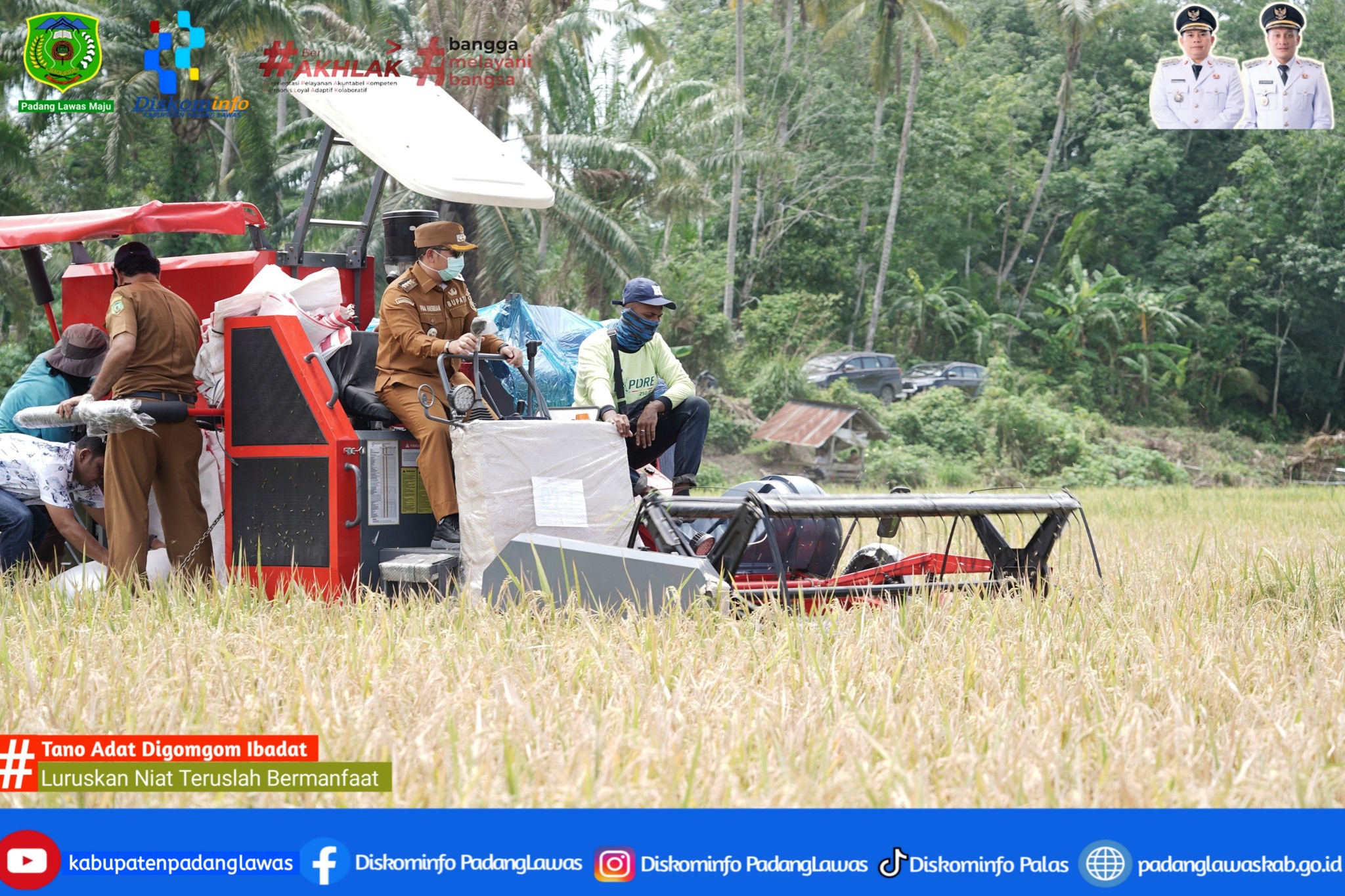 PUTRA MAHKOTA ALAM HASIBUAN SE NAIKI COBINE HARVESTER SAAT PENINJAUAN PANEN RAYA