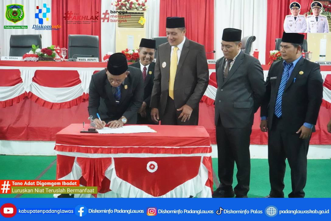 RAPAT PARIPURNA PENETAPAN / PENGESAHAN PERATURAN DAERAH .