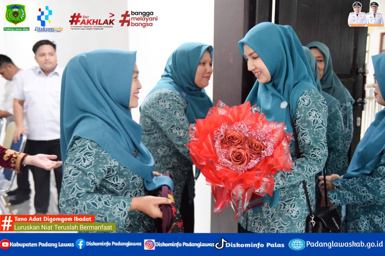 ARISAN PKK BULANAN , PERERAT SILATURAHMI DAN KOMUNIKASI ANTARA TP-PKK